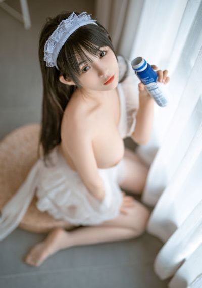 老汉抱着稚嫩的身子h_日韩电影高清在线观看