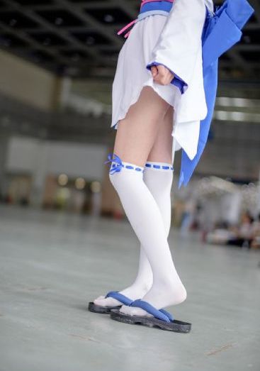 男生上课脱女同学衣服摸_3D高清韩国电影在线观看