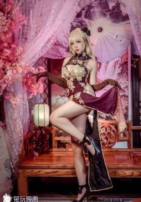 女友一进门连衣服都不脱_午夜福利电影全集免费观看