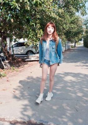 胸罩内半个奶都露了出来_电影成长在线视频免费观看